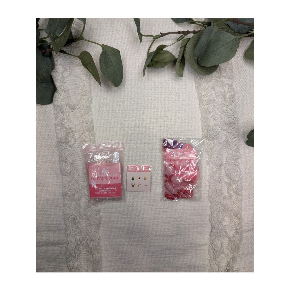 Olive and June Christmas Press on and Stick on Nail Set